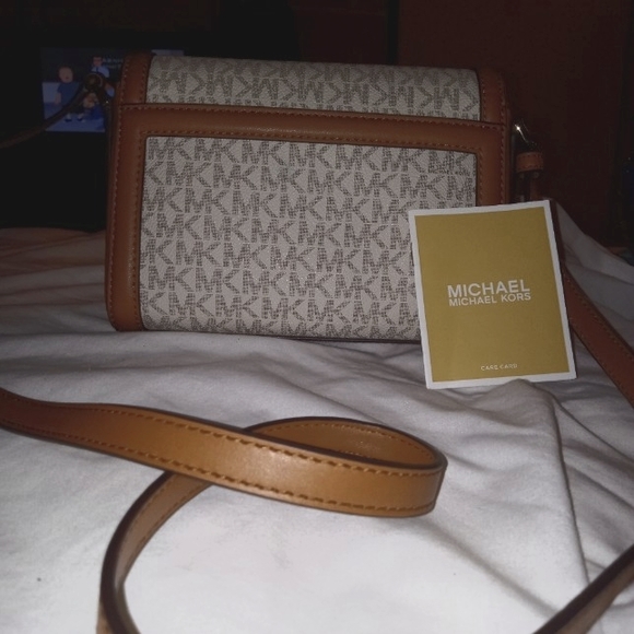 (Brand new)cream Michael kors satchel handbags